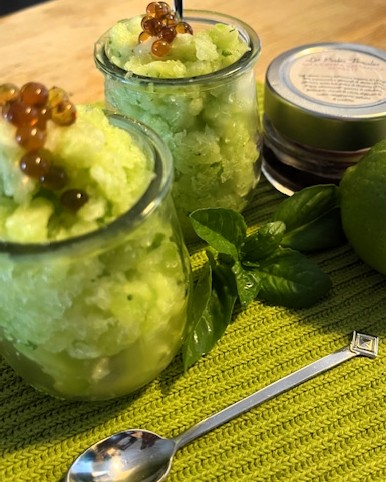 Granita di cetriolo e lime con perle all’aceto balsamico di abete