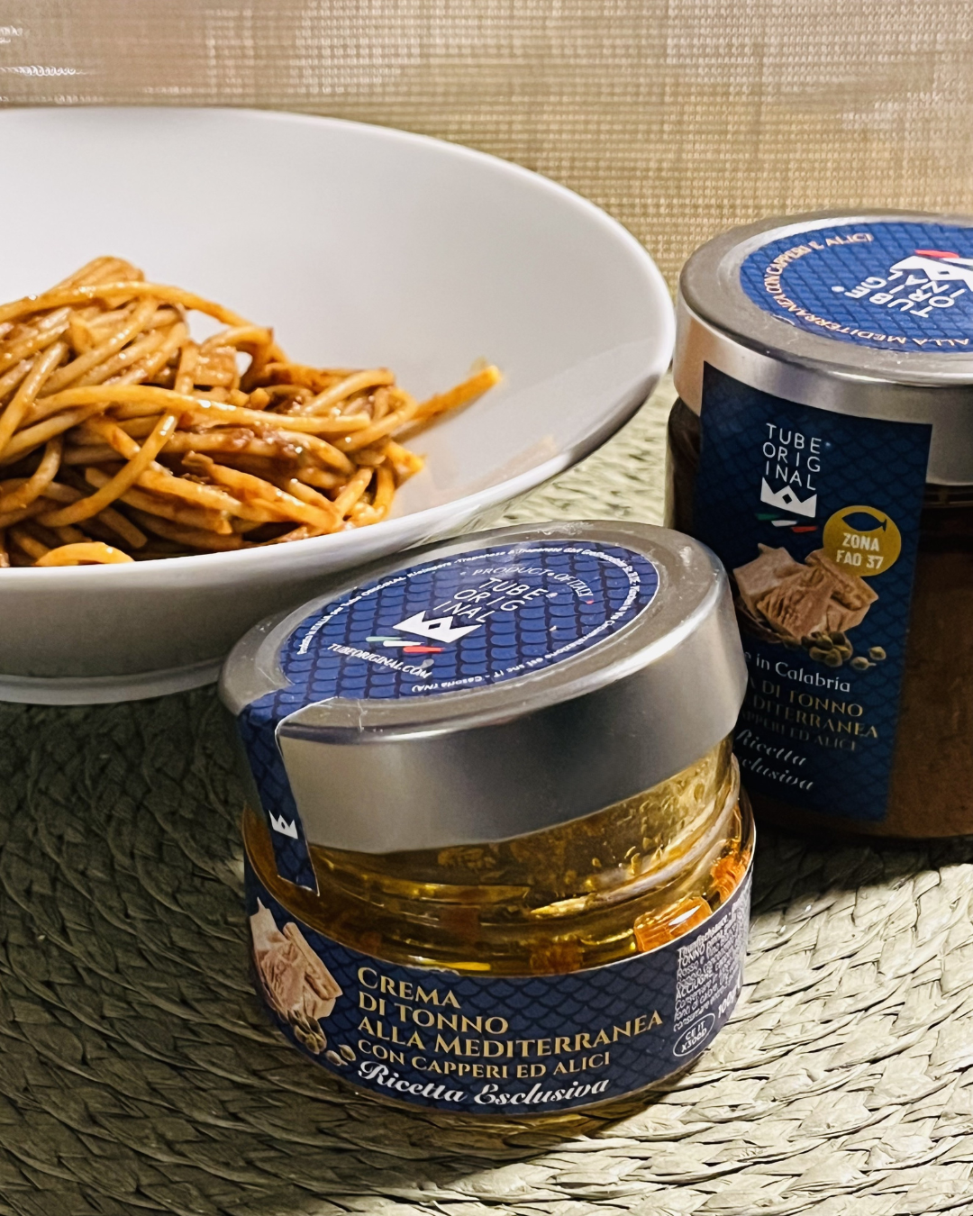 Spaghetti con Crema di Tonno alla Mediterranea Tube Original, con capperi e alici