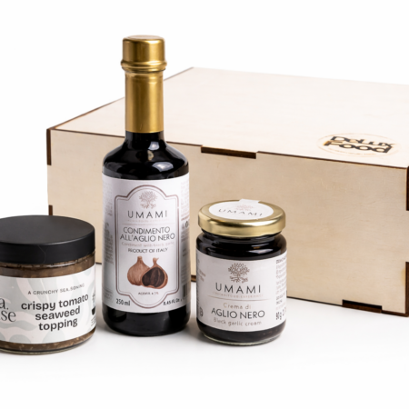 Box Starter Kit con condimento e crema all’aglio nero e topping croccante alle alghe e pomodoro in box di legno