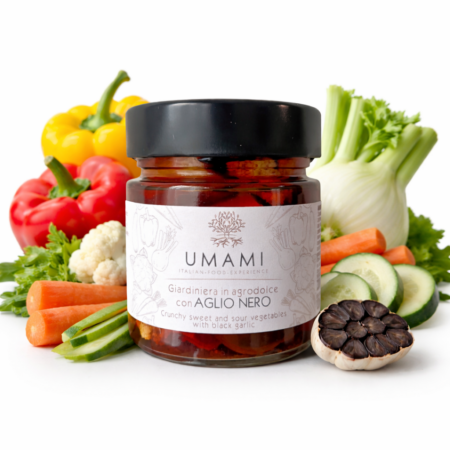 Giardiniera in agrodolce con aglio nero Umami con verdure fresche