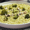 Risotto ai broccoli con aglio nero e anacardi speziati