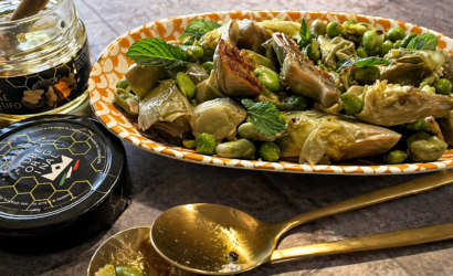 Vignarola con carciofi, fave e piselli, completata con miele al tartufo