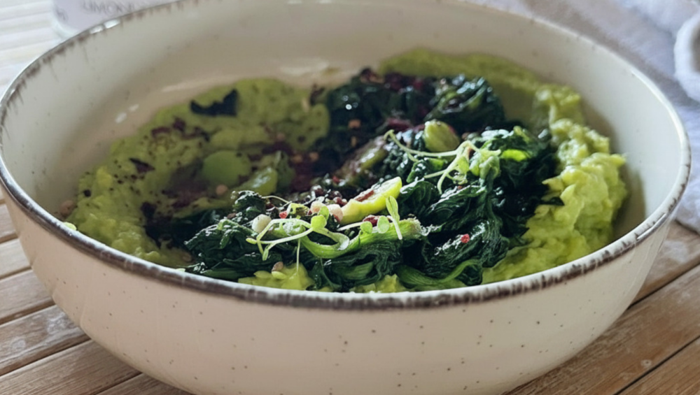 Purea di fave con cicoria di campo ripassata