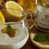 Lemon Chia Pudding cremoso con Limone Nero Umami, yogurt greco, semi di chia e limone fresco