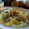 Insalata di finocchi e kiwi con topping croccante alle alghe e wasabi e Perle al Balsamico di Abete