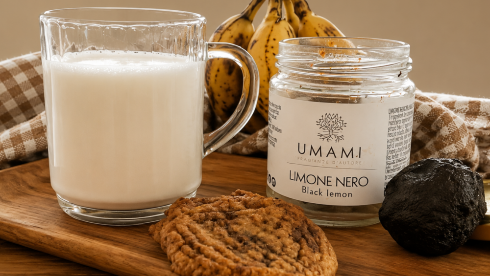 Latte di mandorla homemade con biscottini di banana e mandorla al Limone Nero Umami per una colazione Light Gourmet