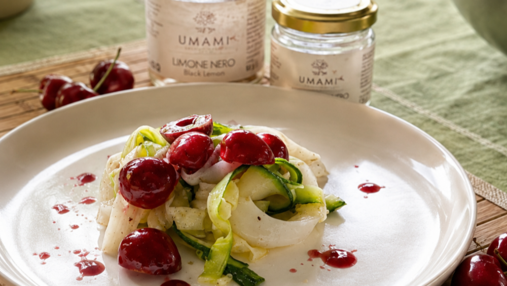 Tagliatelle di mare con zucchine marinate, Limone Nero e salsa di ciliegie al gin