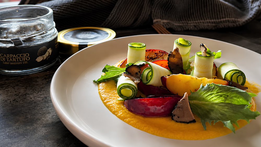 Giardino d'Estate, ricetta Light Gourmet con crema di carote, pesche grigliate, zucchine e Carpaccio di Tartufo